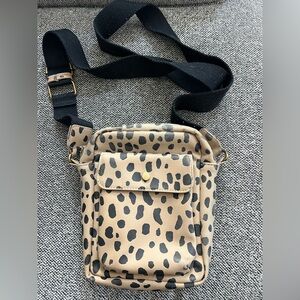 Universal Thread Black Crossbody Bag